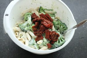 Pastaschotel met broccoli en kruidenroomkaas
