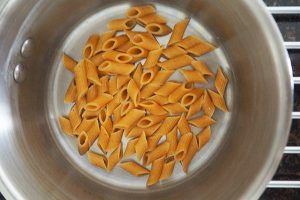 Pasta bowl met gegrilde nectarine