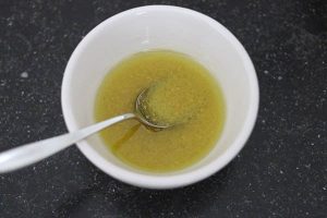 Salade niçoise stap 2 - Maak de dressing