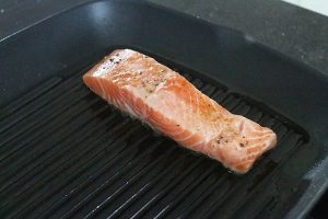 Gegrilde zalm met salsa
