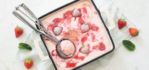 Aardbeien yoghurtijs