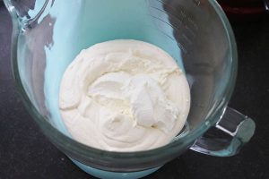 Aardbeien yoghurtijs