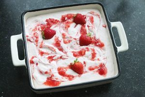 Aardbeien yoghurtijs