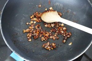 Zelfgemaakte boontjes sajoer