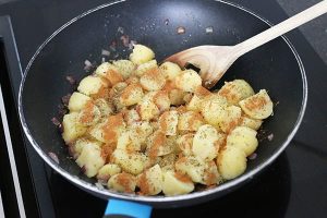 Griekse aardappel stoof met sperziebonen