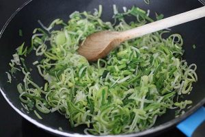 Zuurkoolschotel met ananas