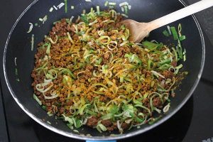 Zuurkoolschotel met ananas