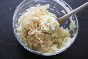 Zuurkoolschotel met ananas