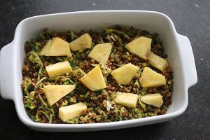 Zuurkoolschotel met ananas