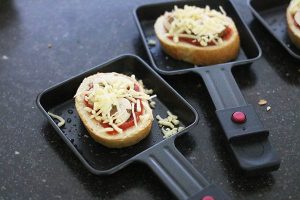 Mini gourmet pizza