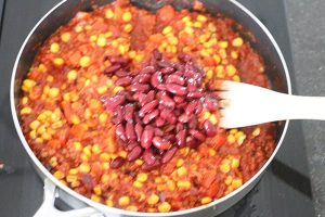 Gevulde zoete aardappel met chili con carne
