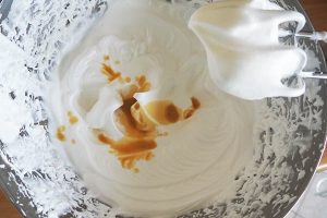 Vegan pavlova