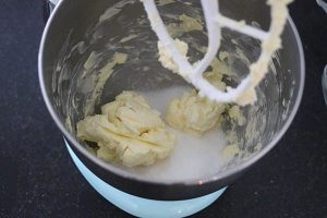 Boterkoek met appel en kaneel