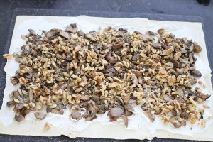 Bladerdeegrolletjes met champignons