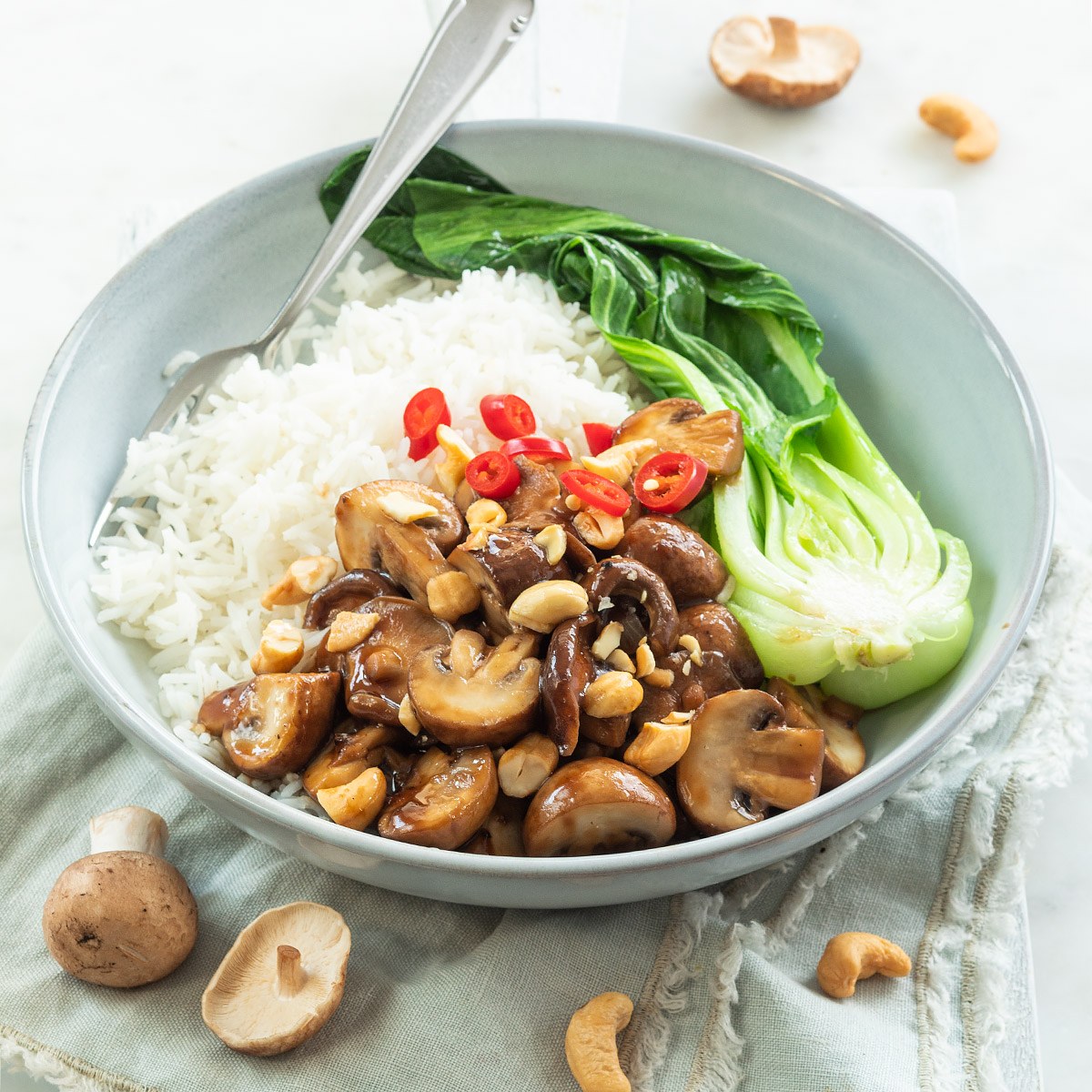 Sticky champignons met rijst