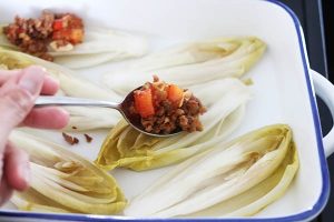 Witlof gevuld met pittig gehakt