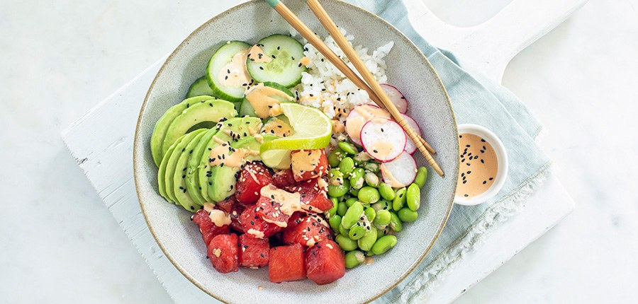 Poké bowl met watermeloen