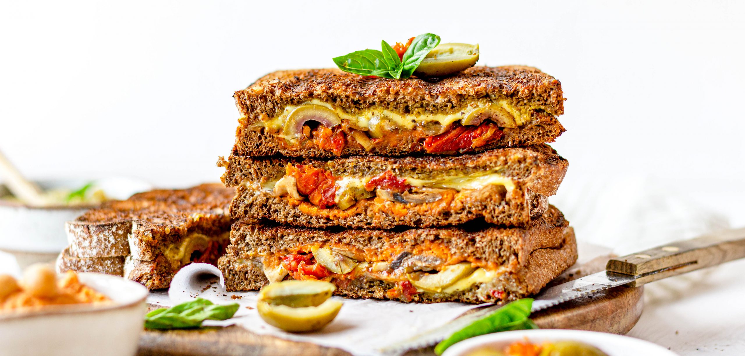 Vegan tosti met hummus