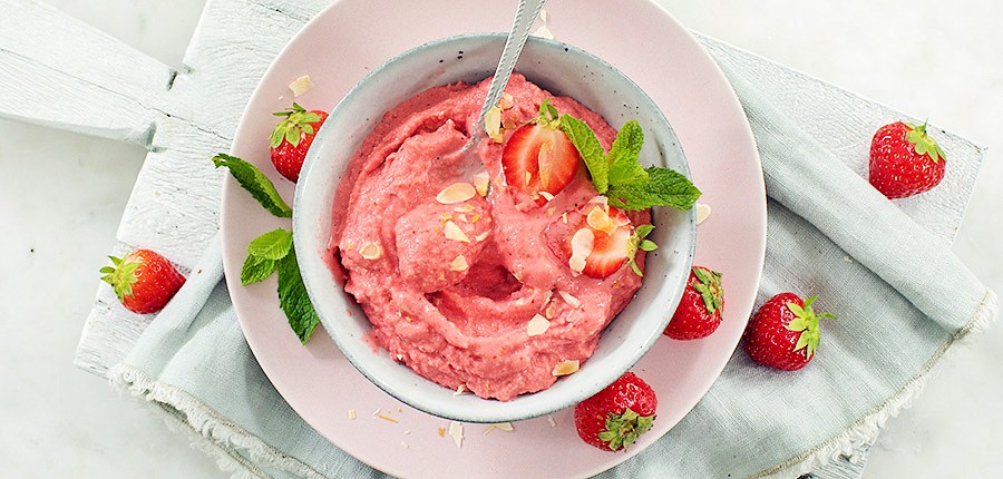 Frozen yoghurt met aardbeien