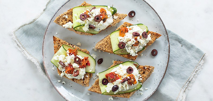 Griekse stokbroodjes met tzatziki