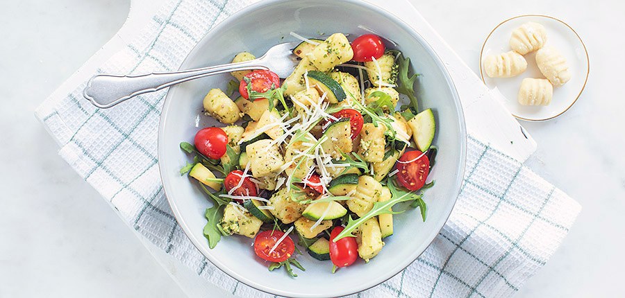 Gnocchi met pesto en courgette