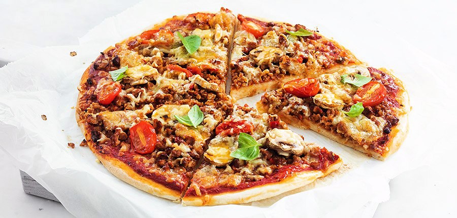 Pizza met pittig gehakt