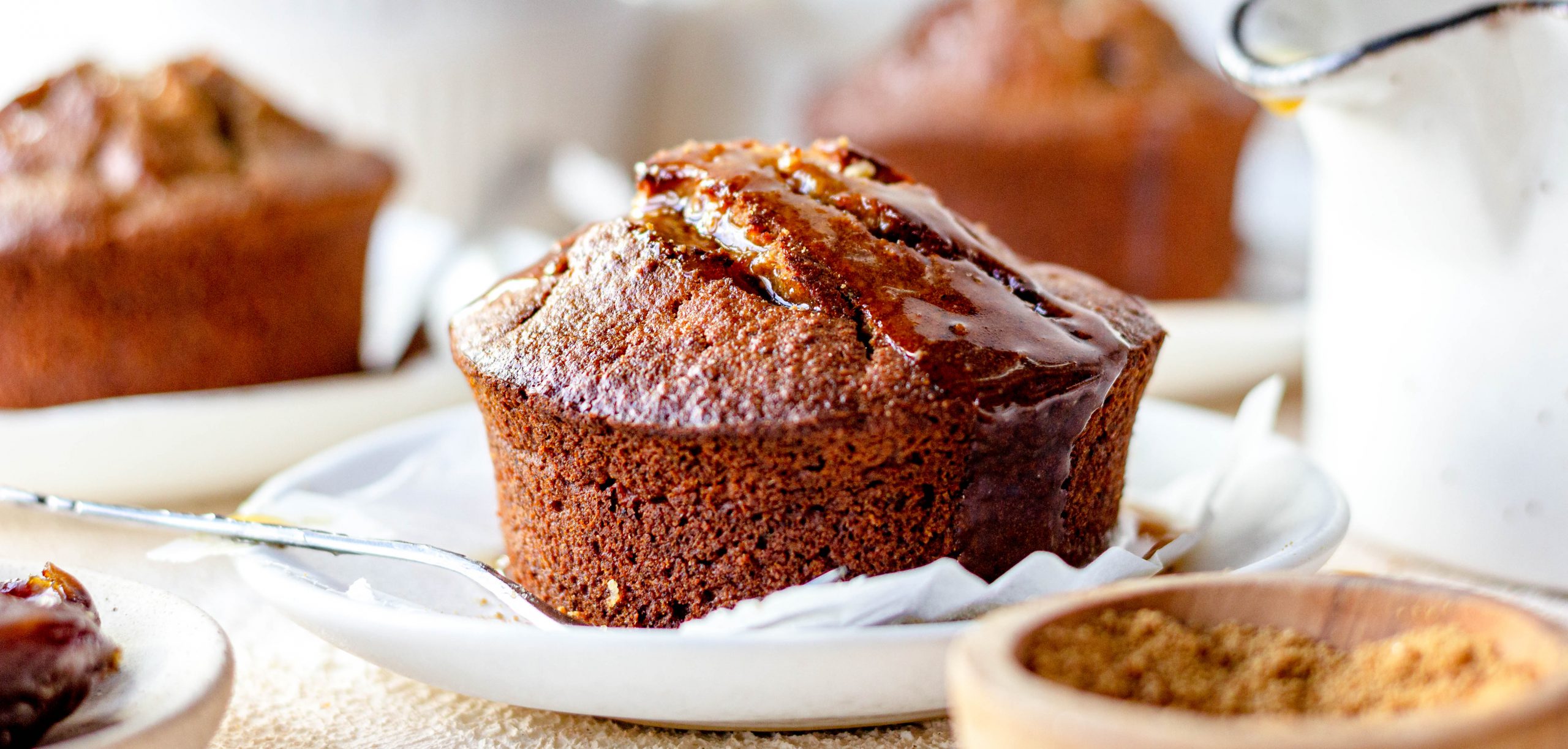 Sticky toffee pudding met karamelsaus