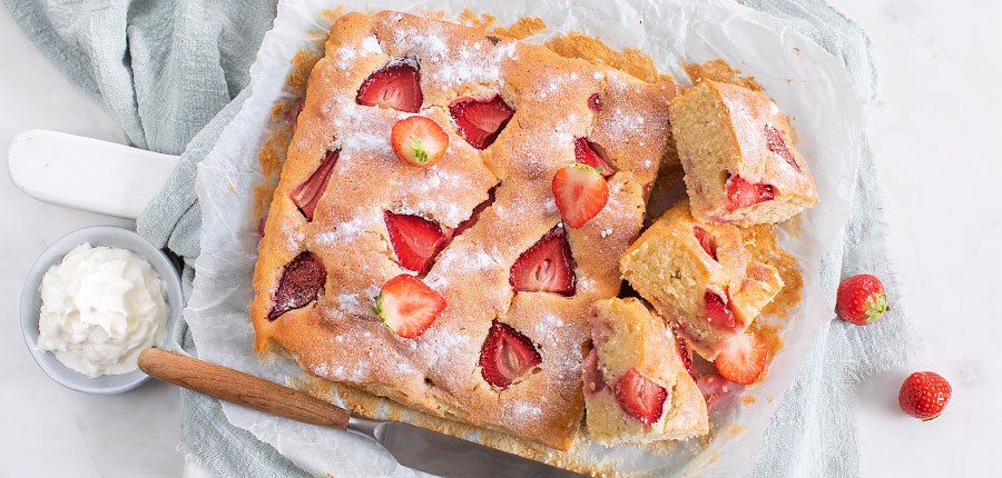 Aardbeien yoghurt cake