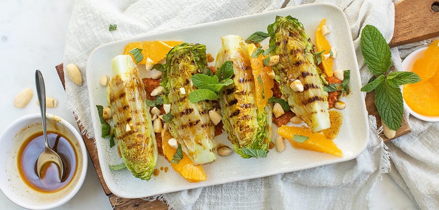 Gegrilde romaine sla met sinaasappel