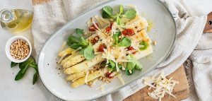 gegrilde witte asperges Parmezaanse kaas