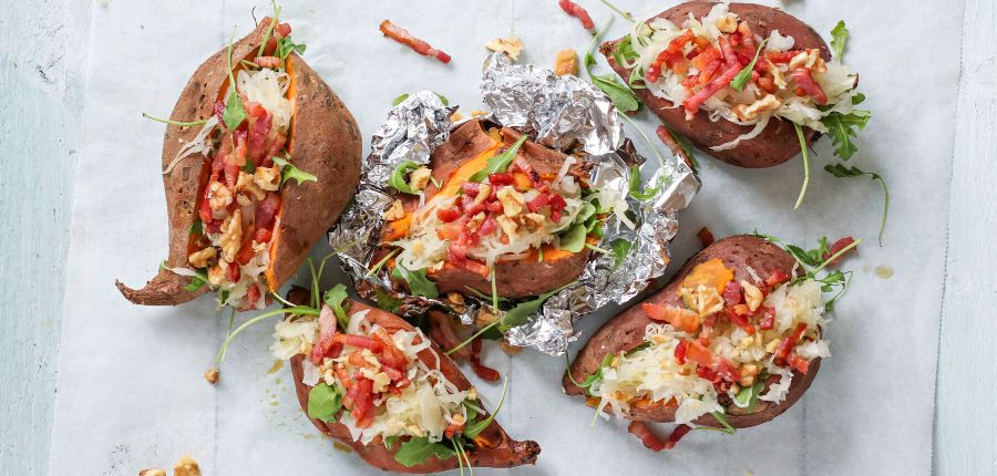 Gepofte zoete aardappel met zuurkool