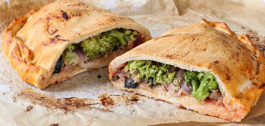 Pizza calzone met tonijn