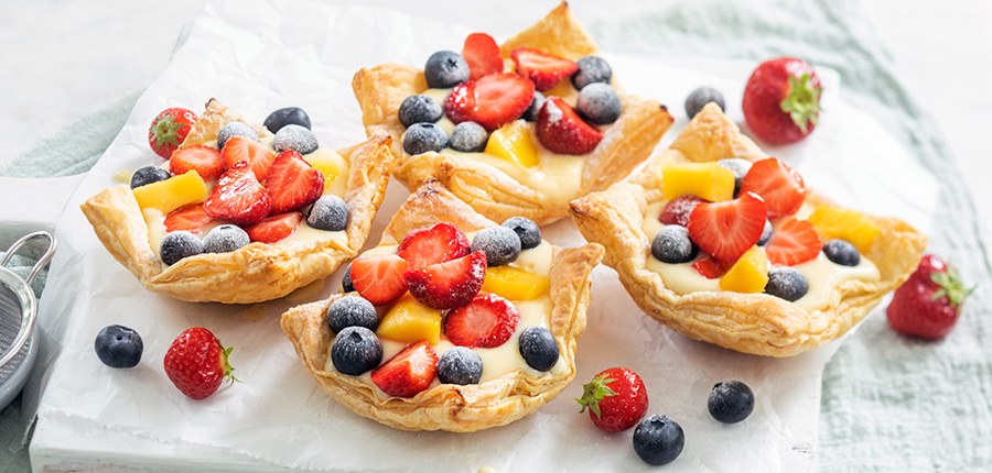 Bladerdeegschelpen met fruit