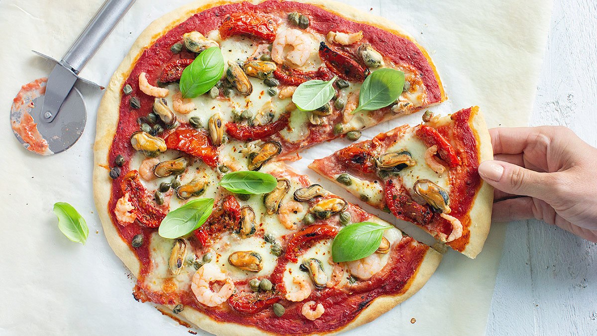 Pizza met zeevruchten