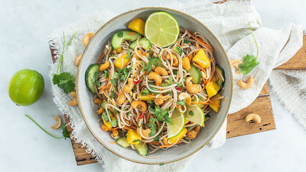Thaise noedelsalade met mango
