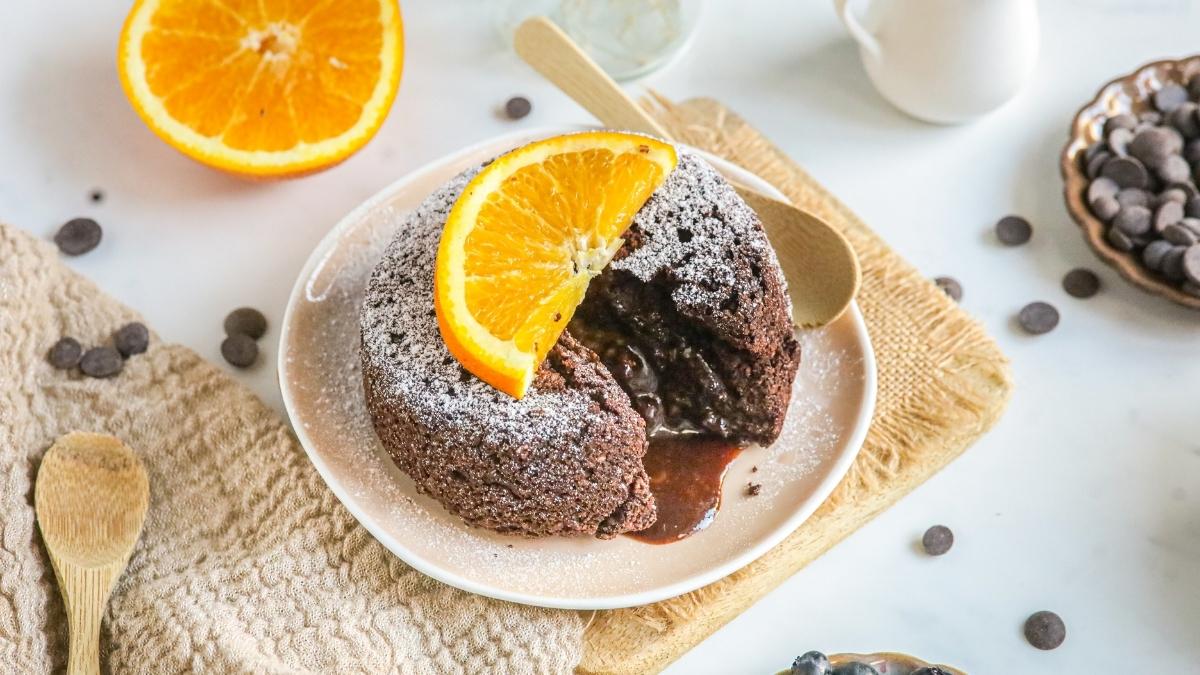 Vegan lava cake met chocolade en sinaasappel