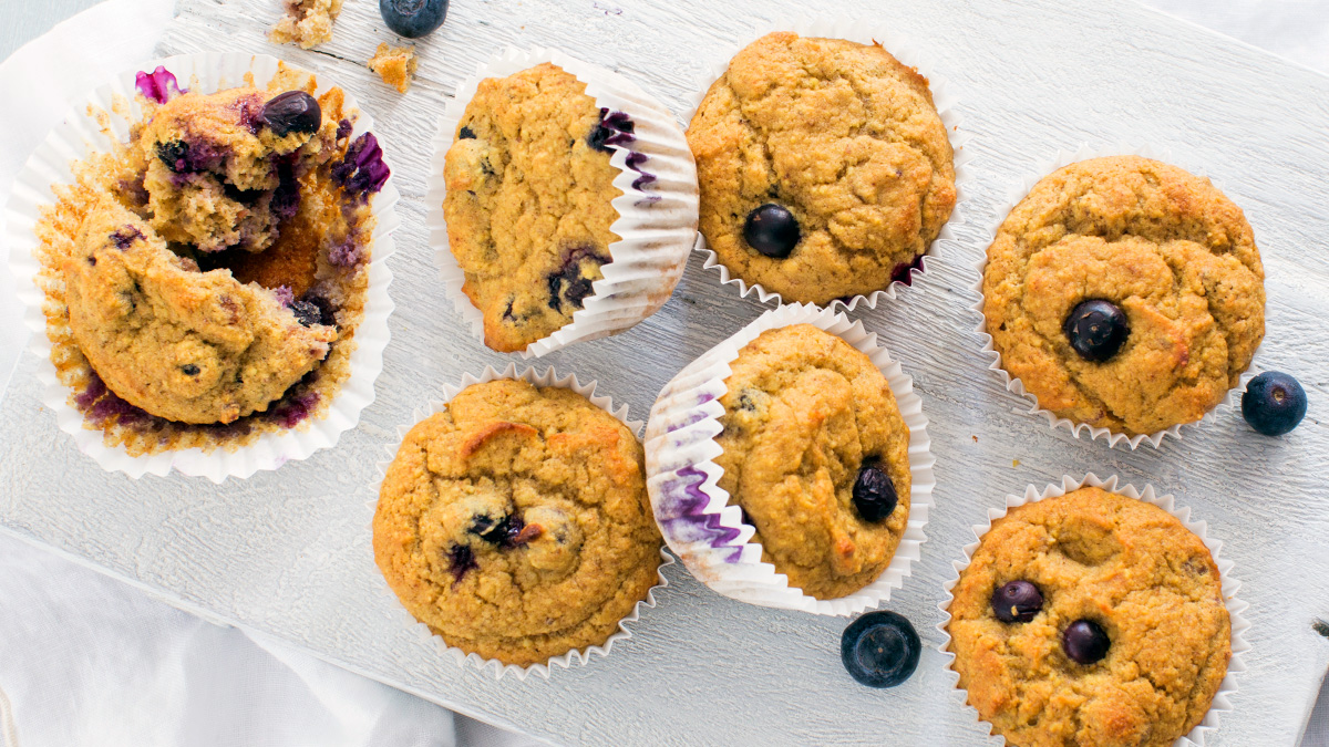 Bananenbrood muffins met blauwe bessen
