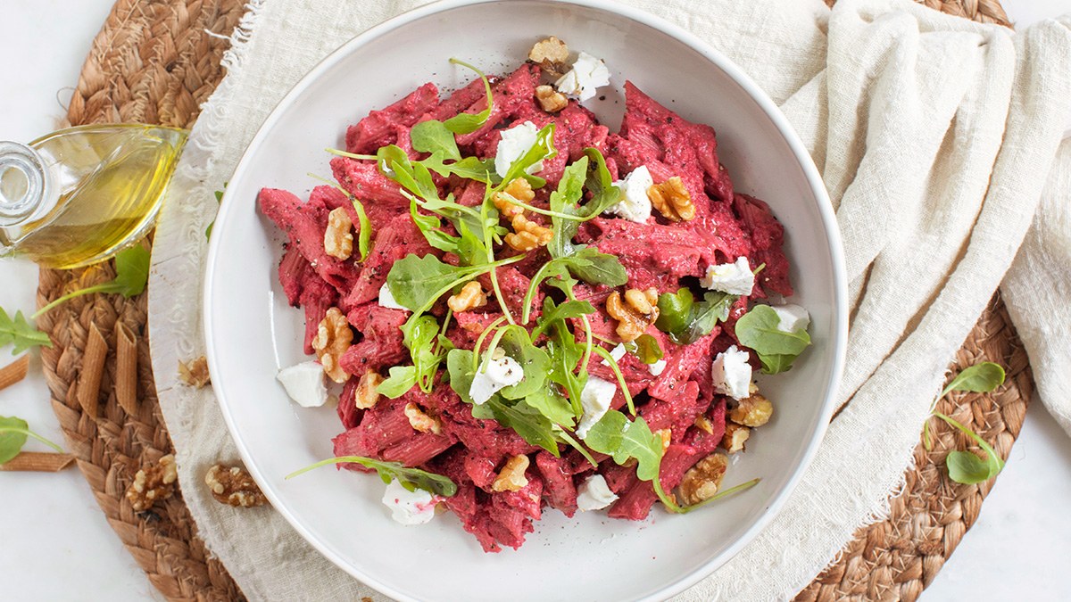Rode bieten pasta