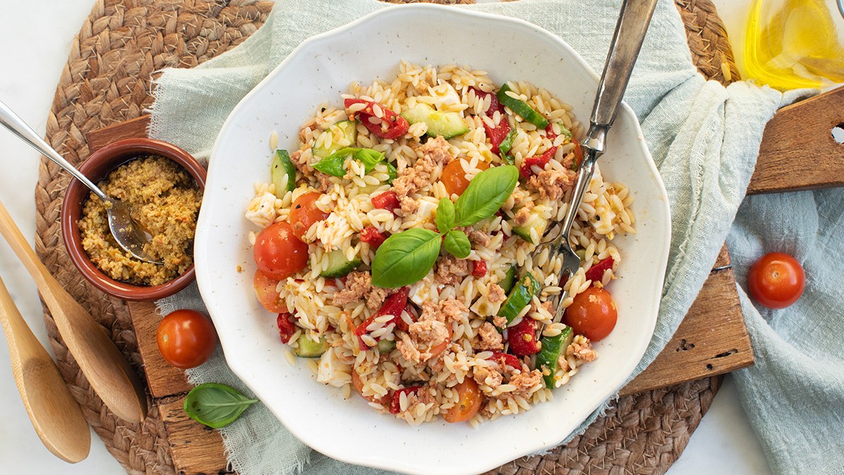 Mediterraanse orzo salade met tonijn