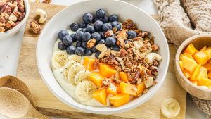 Yoghurt fruit en granola