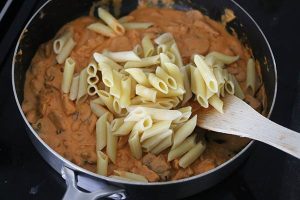 pasta rode pesto stap 2