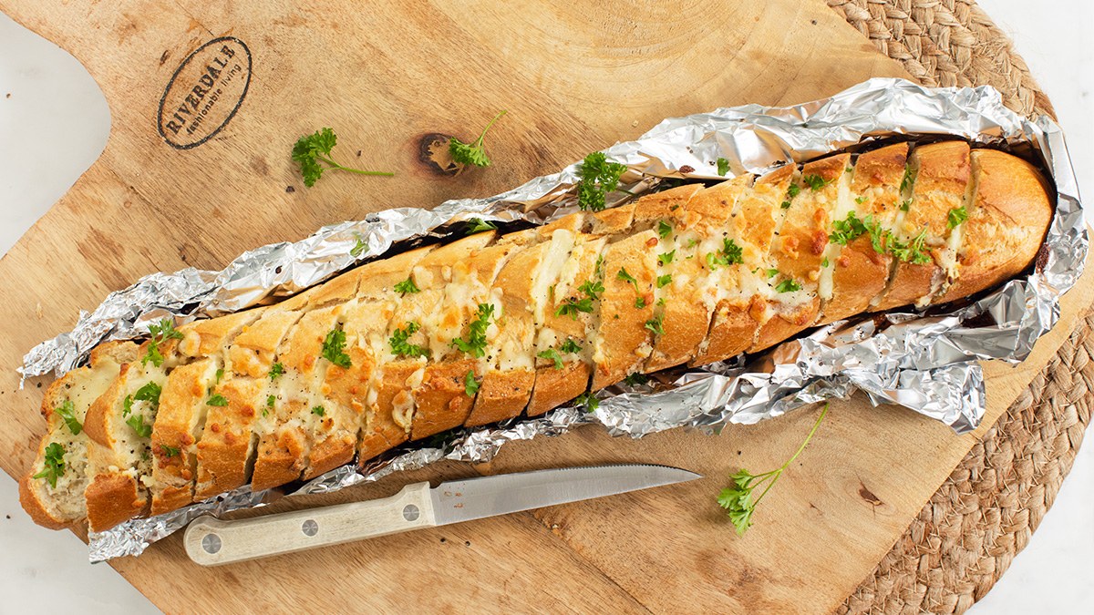 Stokbrood met kruidenboter van de BBQ