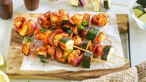 Courgettespiesjes met champignons en rode ui