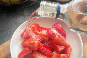 Aardbeien Romanoff stap 1