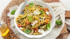 linguine met courgette en pesto