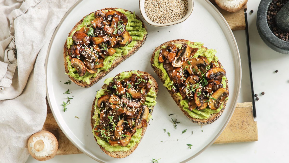 Toast met gebakken champignons