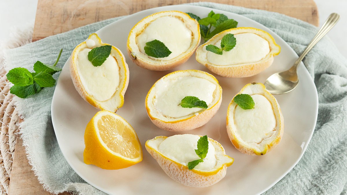 Gevulde citroenen met ijs