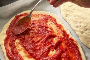 Griekse pizza maken stap 1