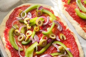 Griekse pizza maken stap 2