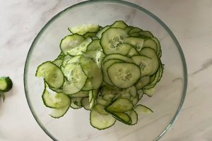 zoetzure komkommer stap 1